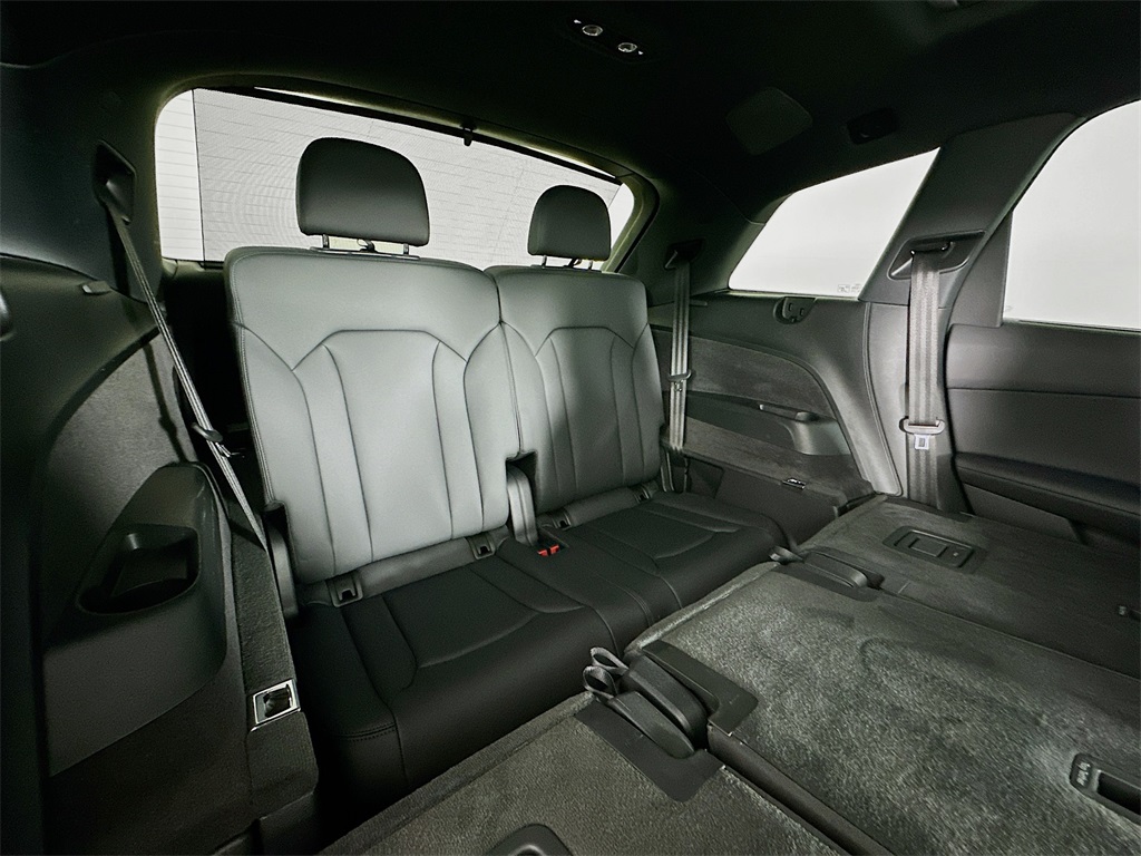 2023 Audi Q7 45 Premium Plus photo 26