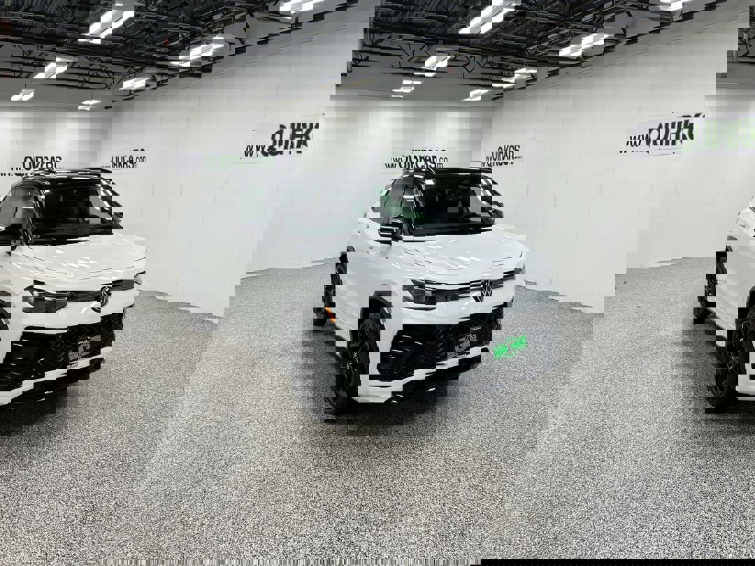 2026 Volkswagen Tiguan SE R-LINE BLACK's photo