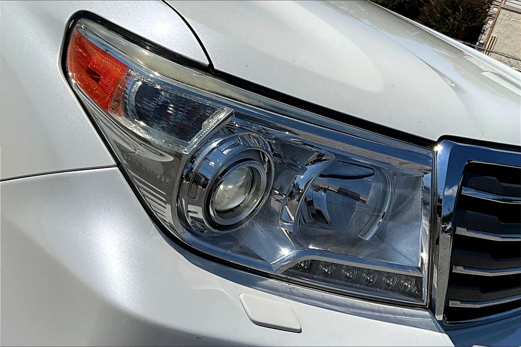 2015 Toyota Land Cruiser Base photo 29