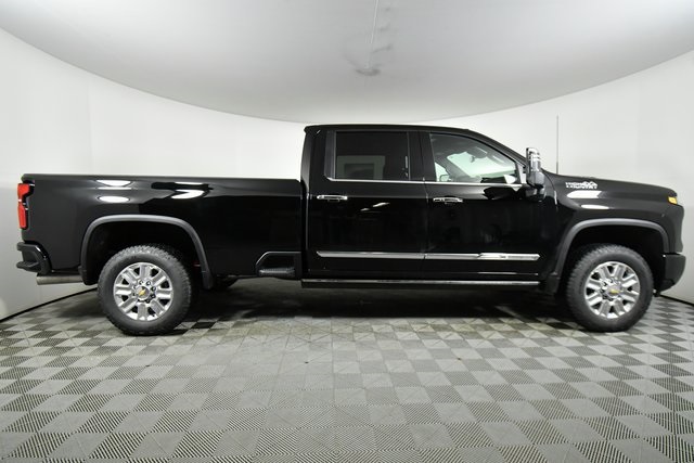 2025 Chevrolet Silverado 3500HD High Country photo 13