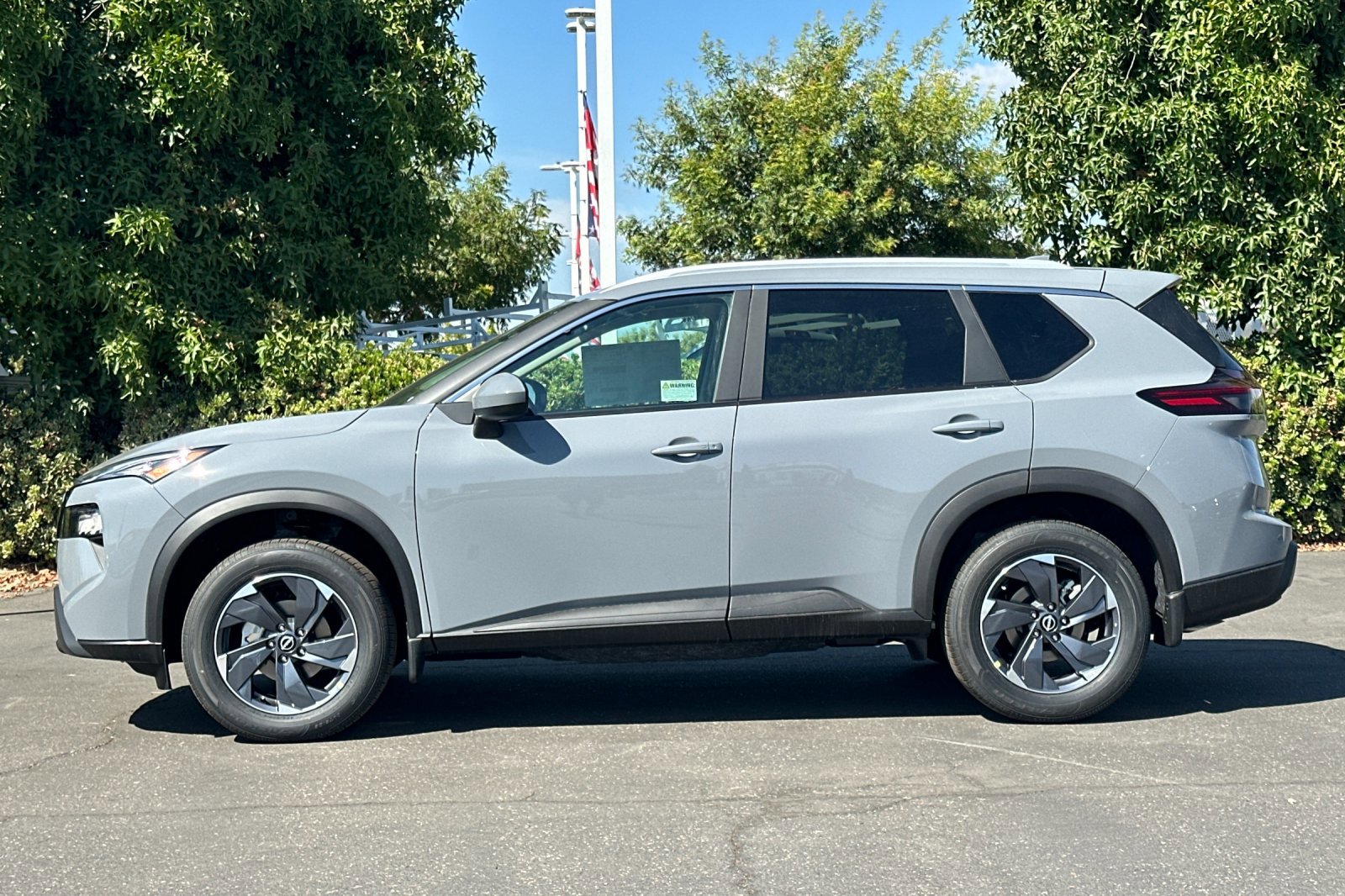 2026 Nissan Rogue SV photo 7