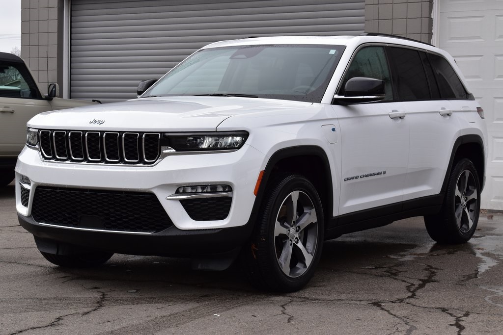 2022 Jeep Grand Cherokee 4xe's photo