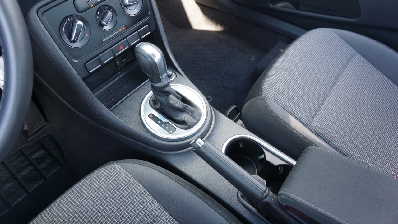 2017 Volkswagen Beetle Classic photo 16