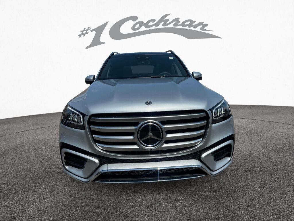 2025 Mercedes Benz GLS 450 4MATIC photo 3