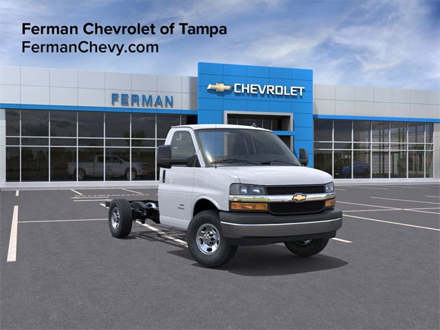 2025 Chevrolet Express Cutaway Base