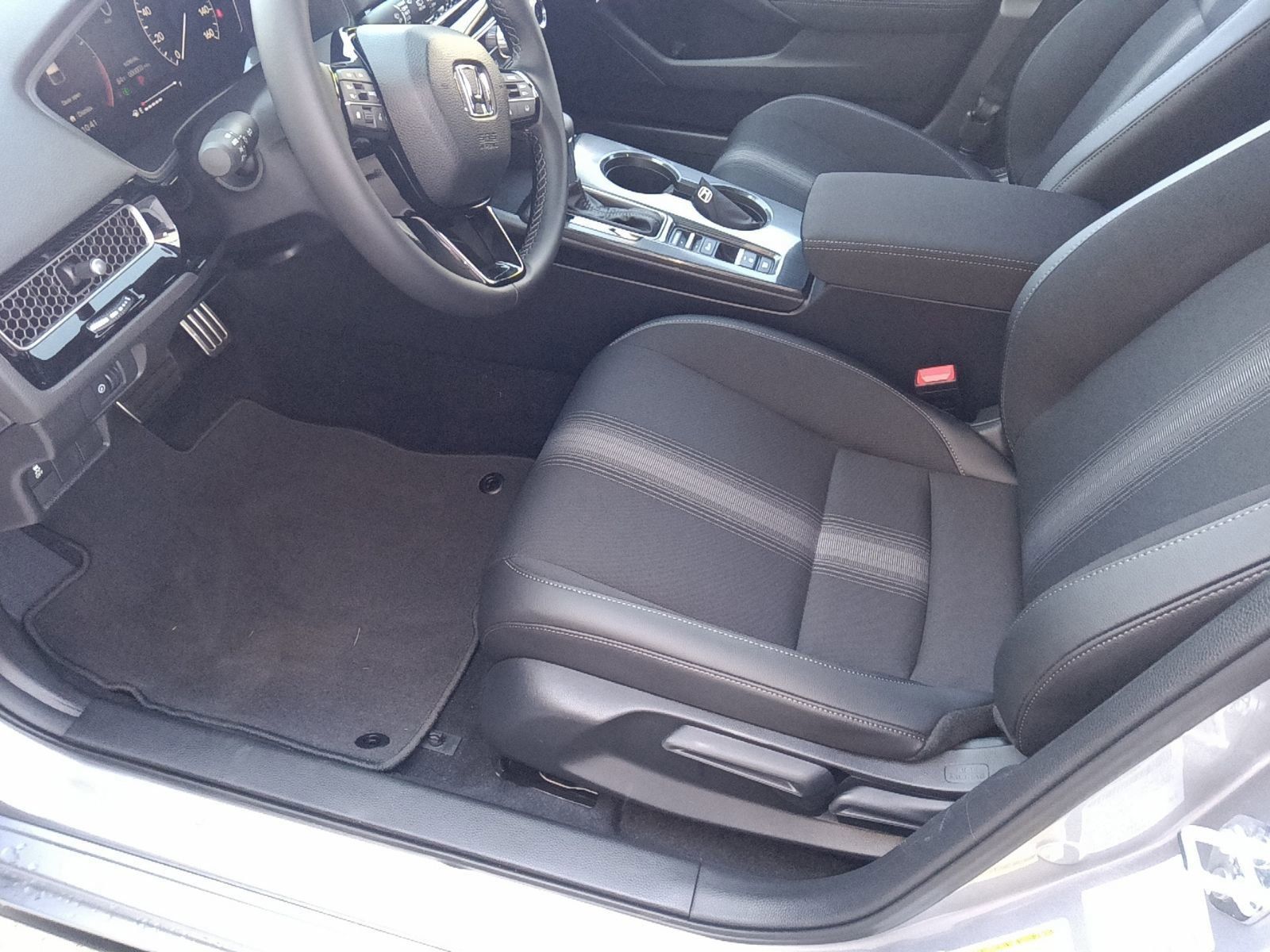 2025 Honda Civic Hatchback Sport photo 13