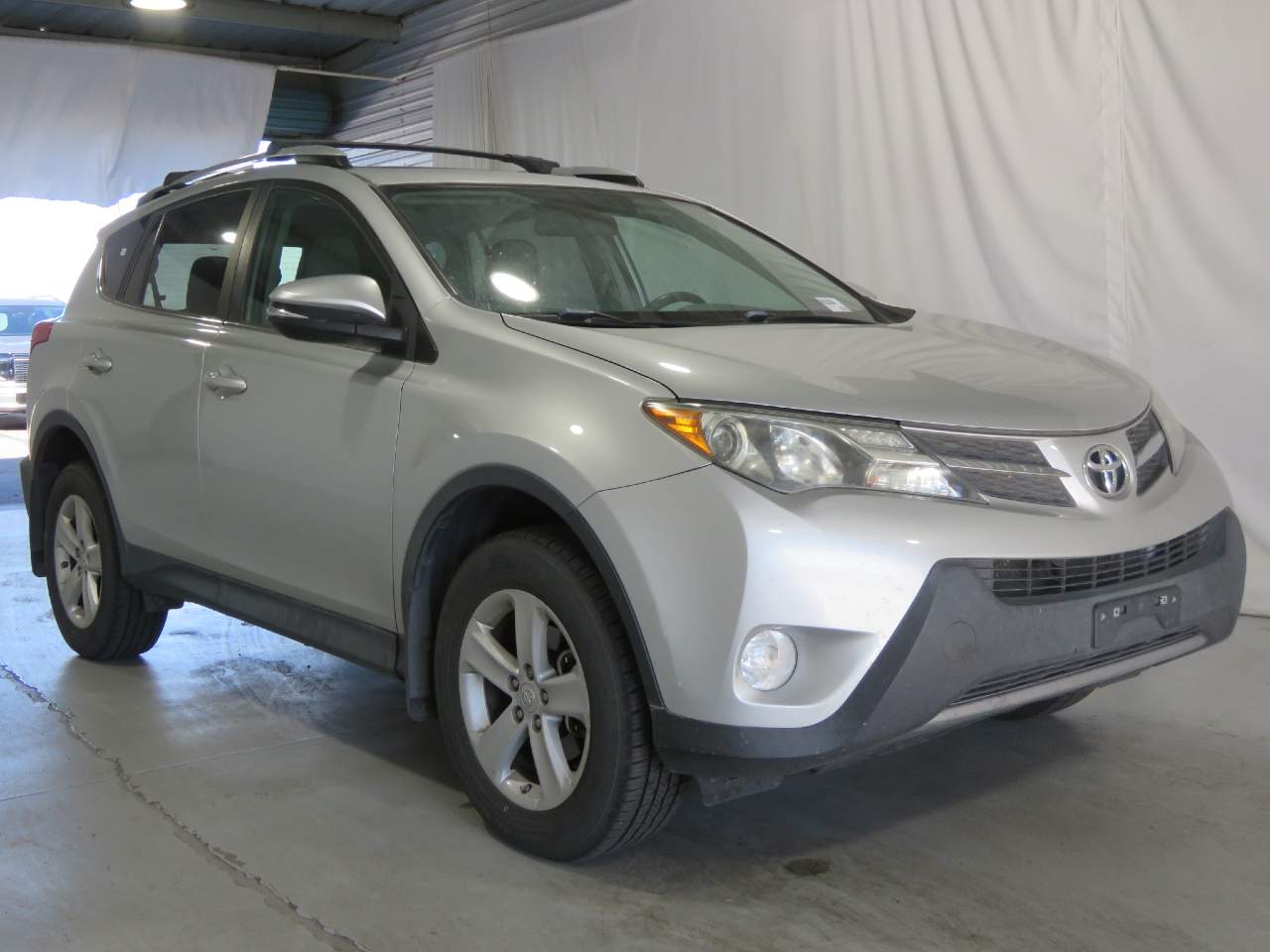 2013 Toyota RAV4 XLE photo 2