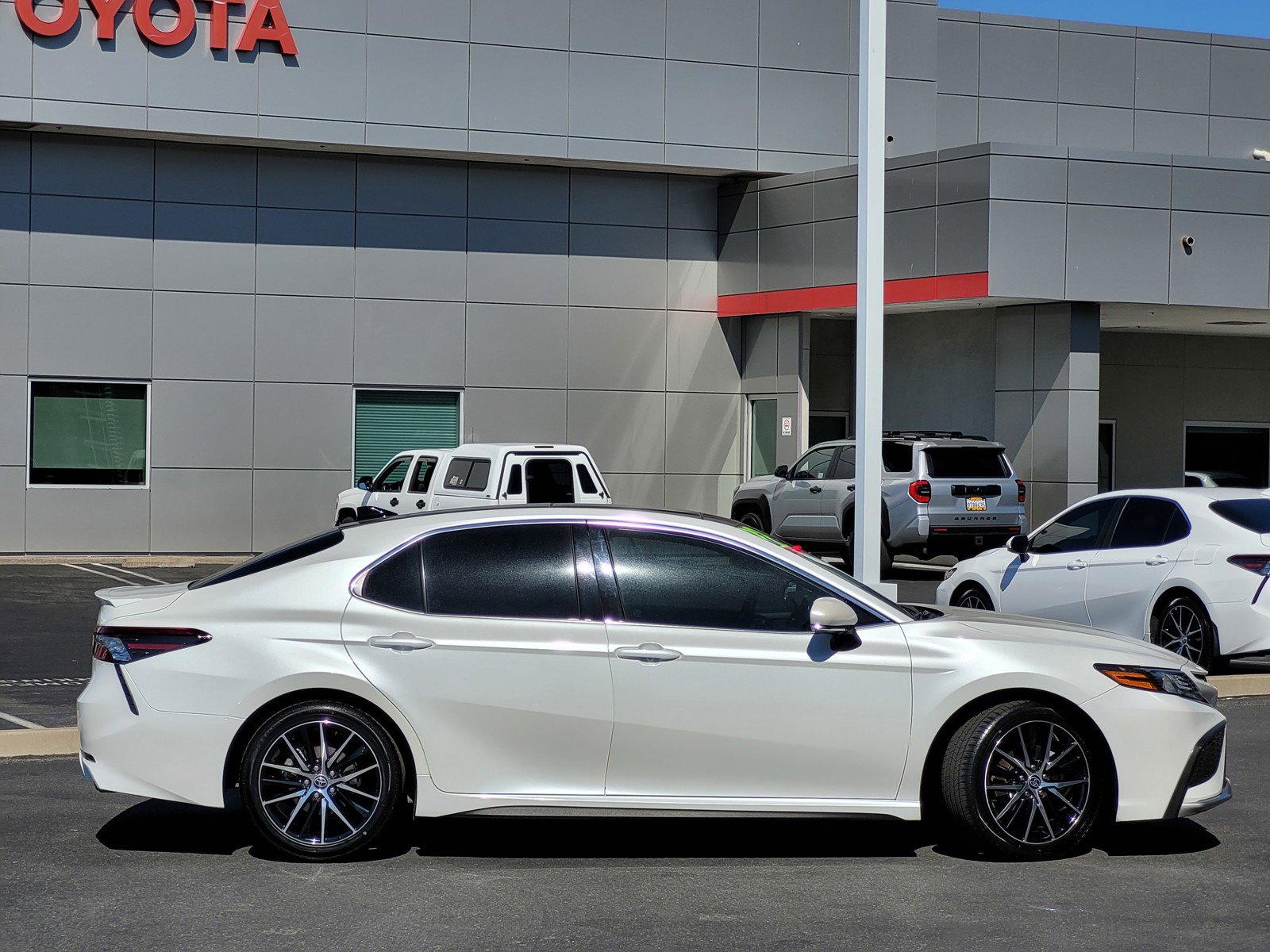 2022 Toyota Camry XSE photo 3