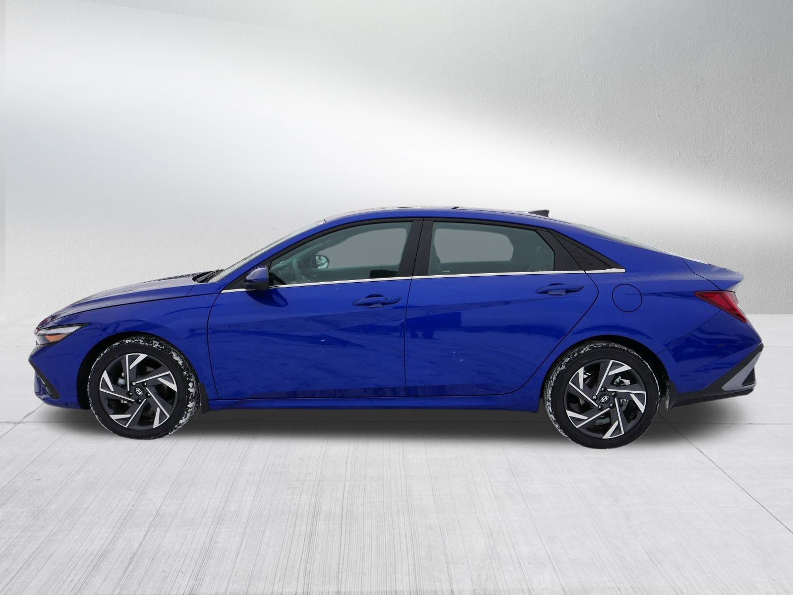 2024 Hyundai Elantra SEL Convenience photo 4