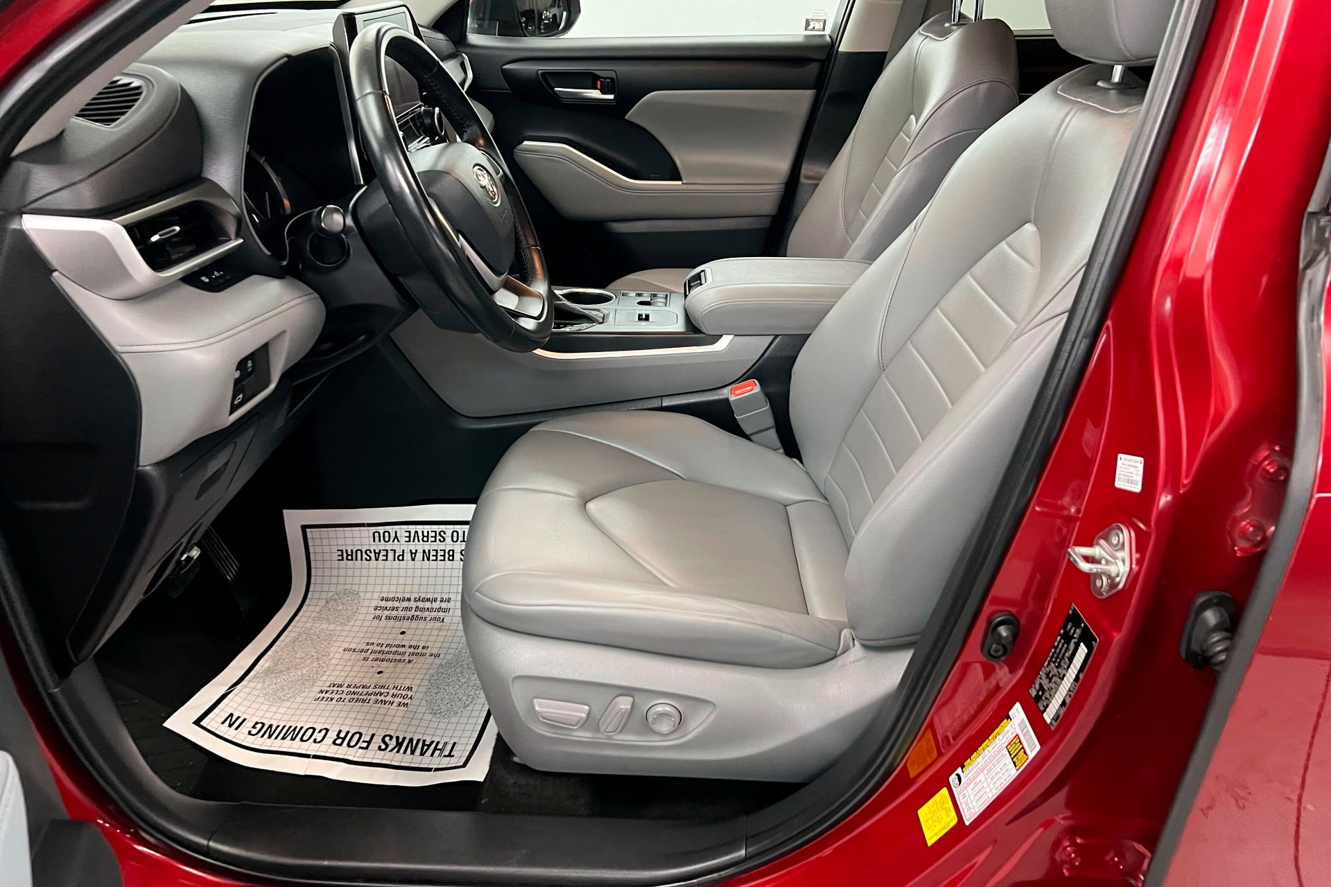 2023 Toyota Highlander XLE photo 17