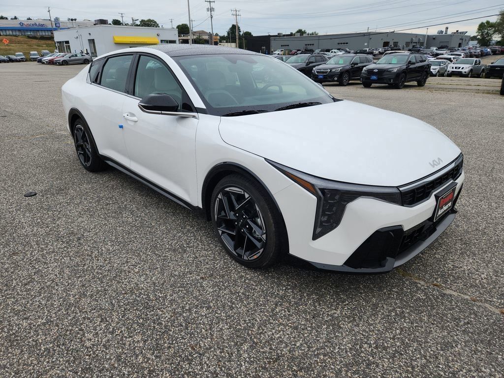 2025 Kia K4 GT-Line's photo