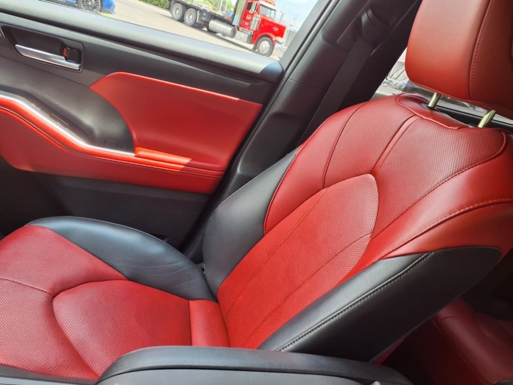 2023 Toyota Highlander XSE photo 23
