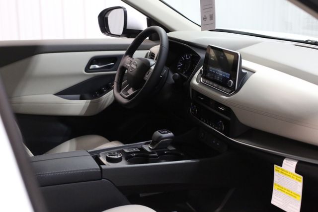 2025 Nissan Rogue SV photo 18
