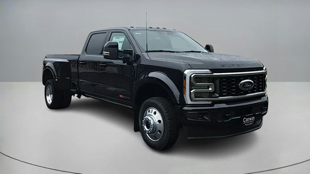 2026 Ford F-450 Super Duty Platinum's photo