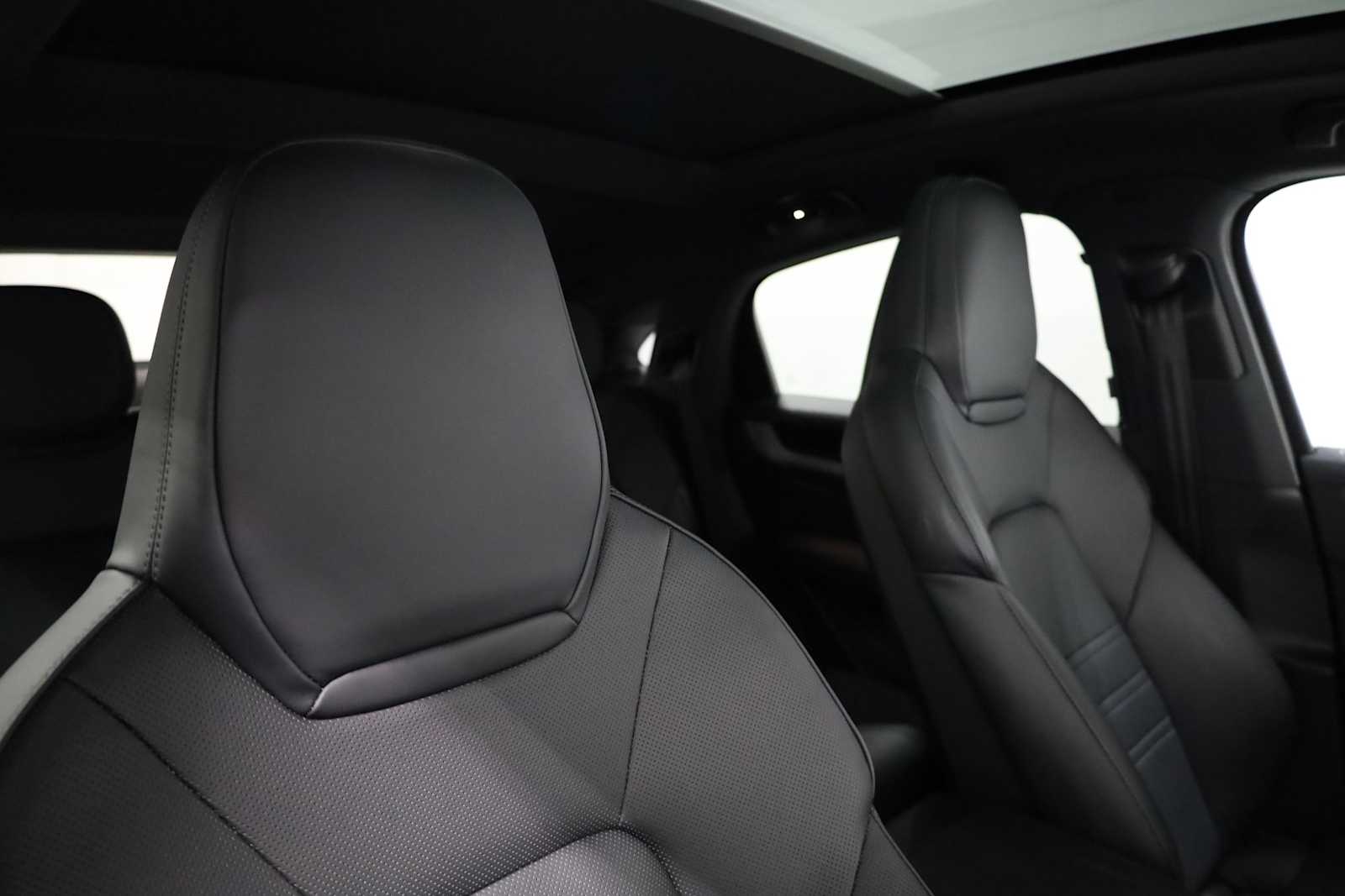 2024 Porsche Cayenne Coupe photo 18