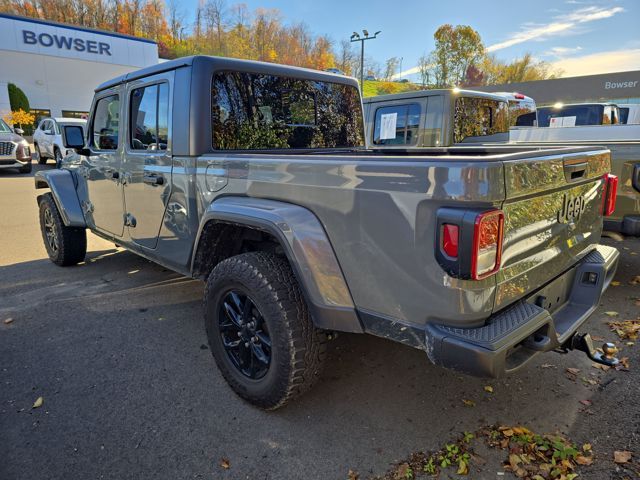 2022 Jeep Gladiator Altitude photo 2