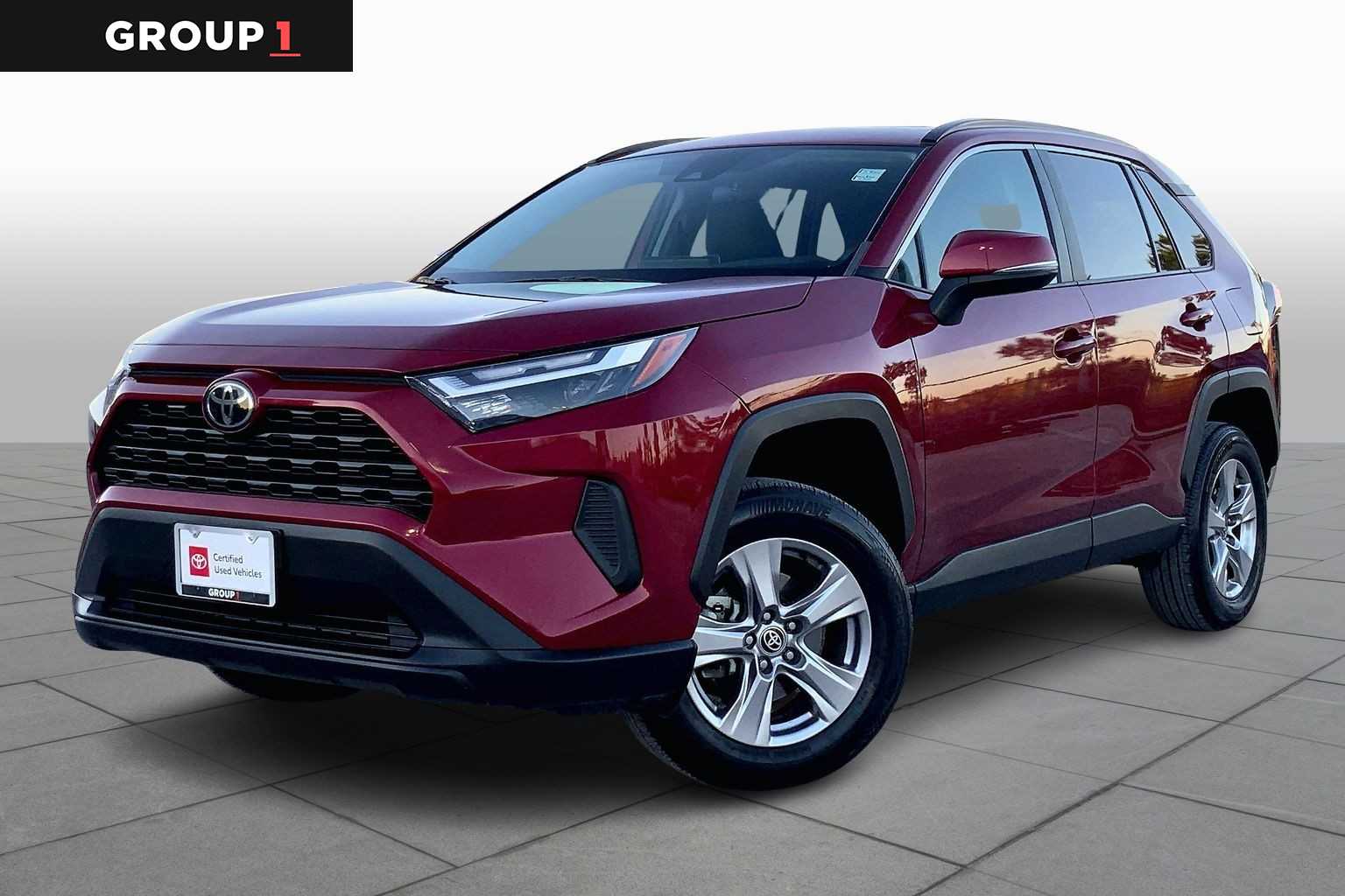 2023 Toyota RAV4 XLE's photo
