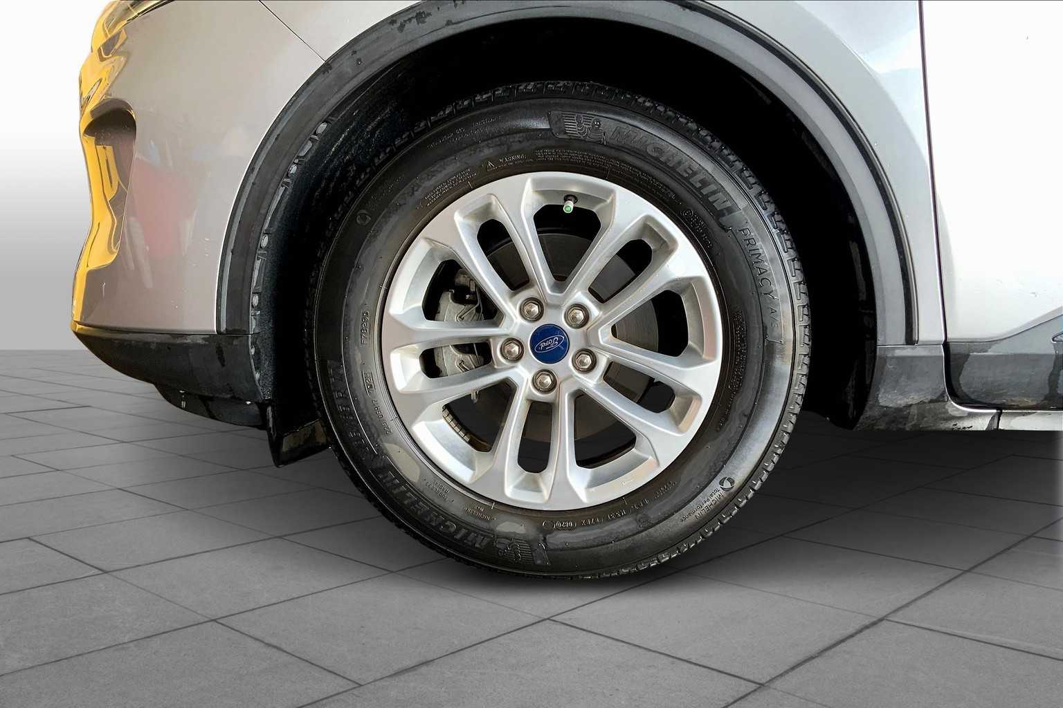 2020 Ford Escape SE photo 10