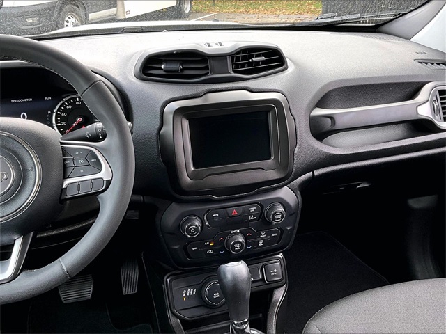 2021 Jeep Renegade Latitude photo 3