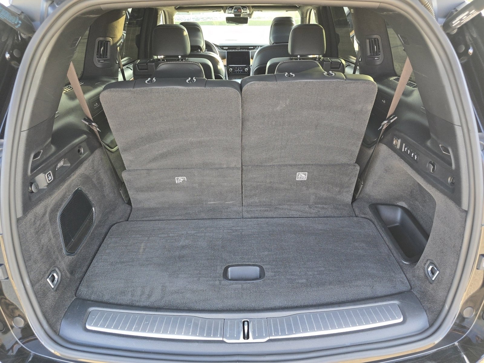 2021 Jeep Grand Cherokee L Summit Reserve photo 19