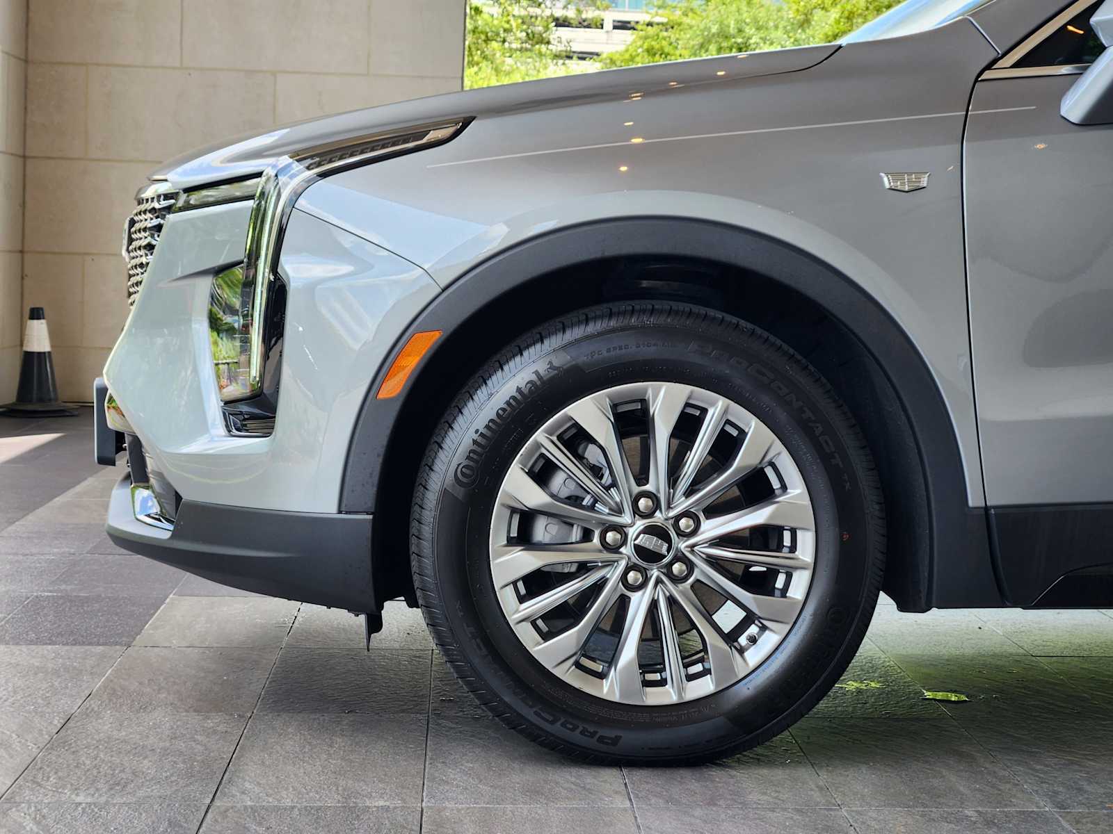 2025 Cadillac XT4 Premium Luxury photo 4