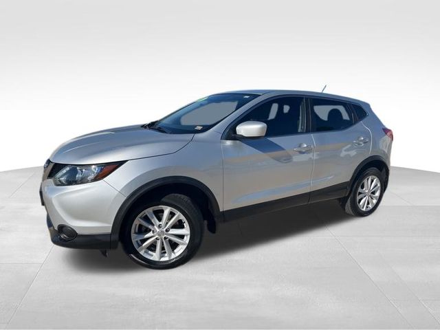 2018 Nissan Rogue Sport S photo 2
