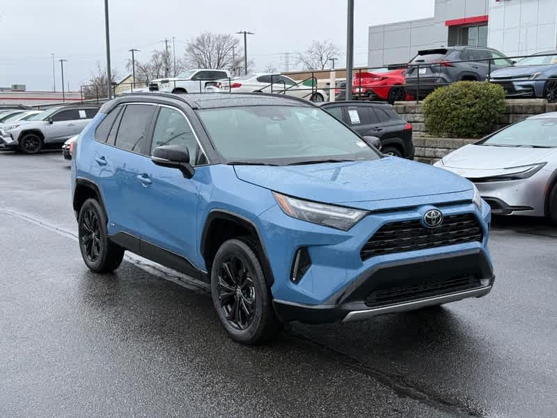 2025 Toyota RAV4 XSE's photo