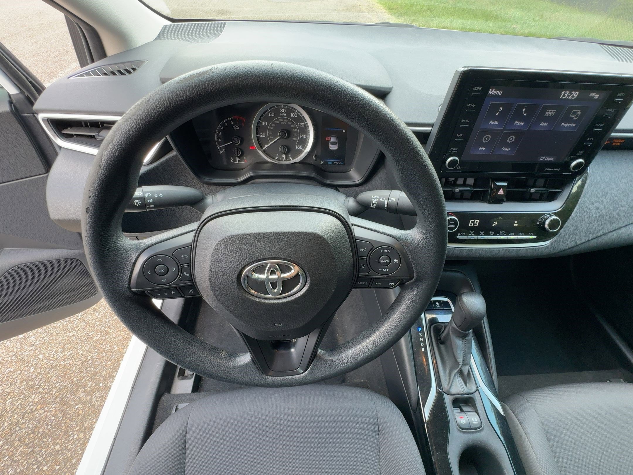 2022 Toyota Corolla LE photo 3
