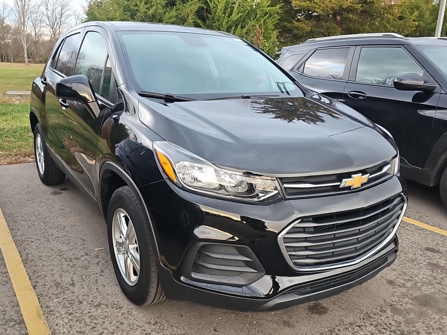 2022 Chevrolet Trax LS photo 2