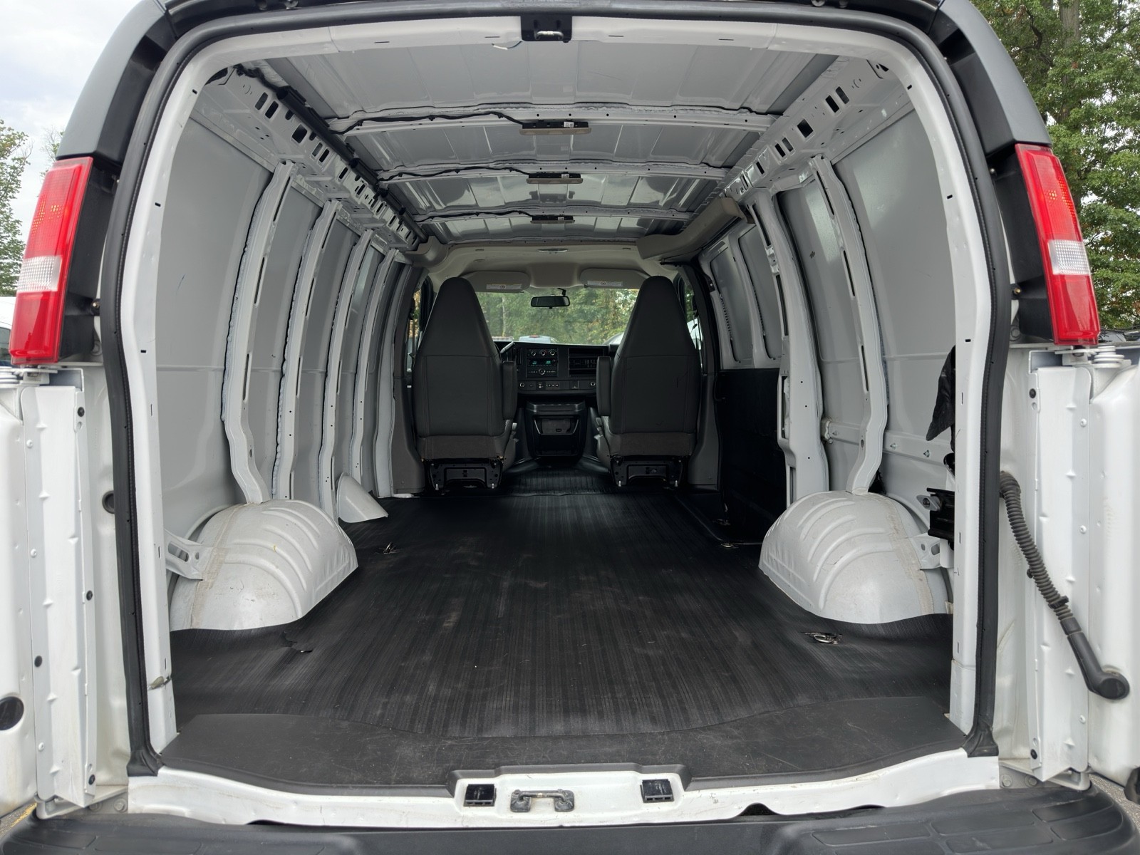 2023 Chevrolet Express Cargo Van photo 7