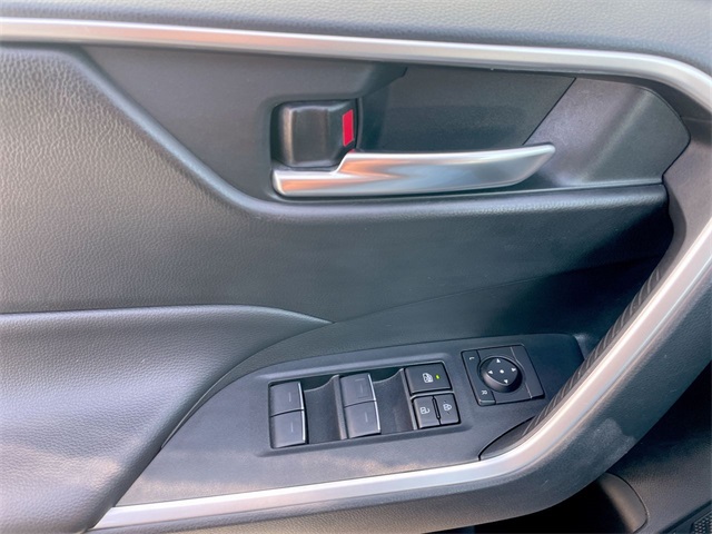 2023 Toyota RAV4 XLE photo 4