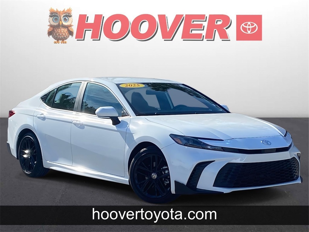 2025 Toyota Camry SE's photo