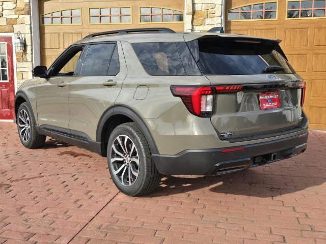 2026 Ford Explorer ST-Line photo 4