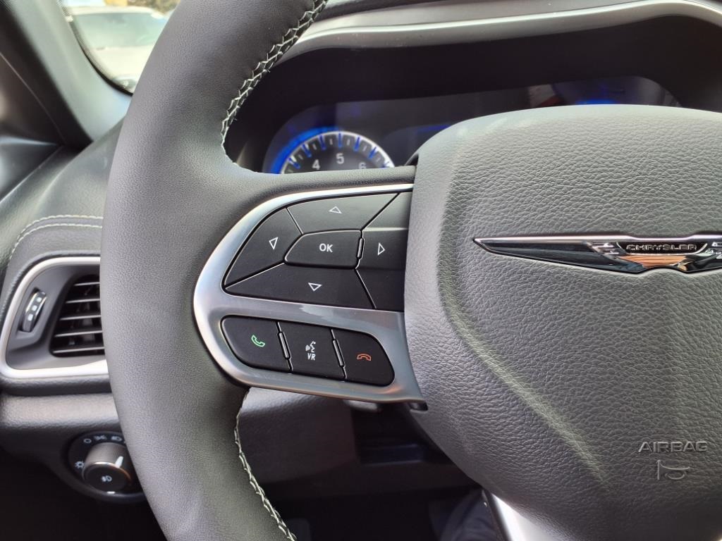 2026 Chrysler Pacifica photo 18