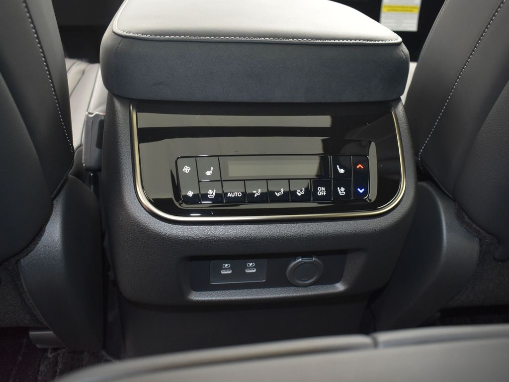 2026 Infiniti QX80 photo 16