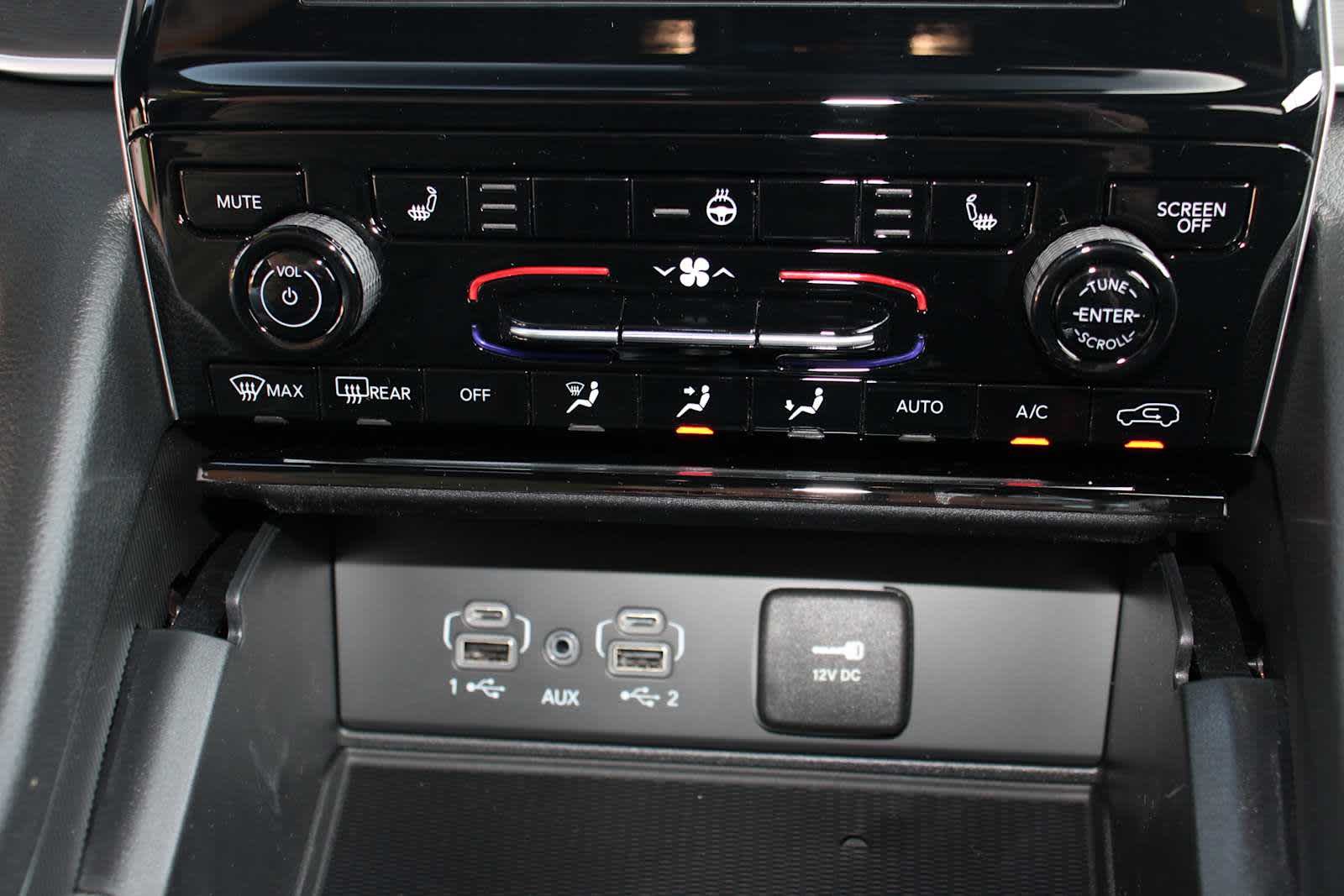 2025 Jeep Grand Cherokee Laredo Altitude photo 26