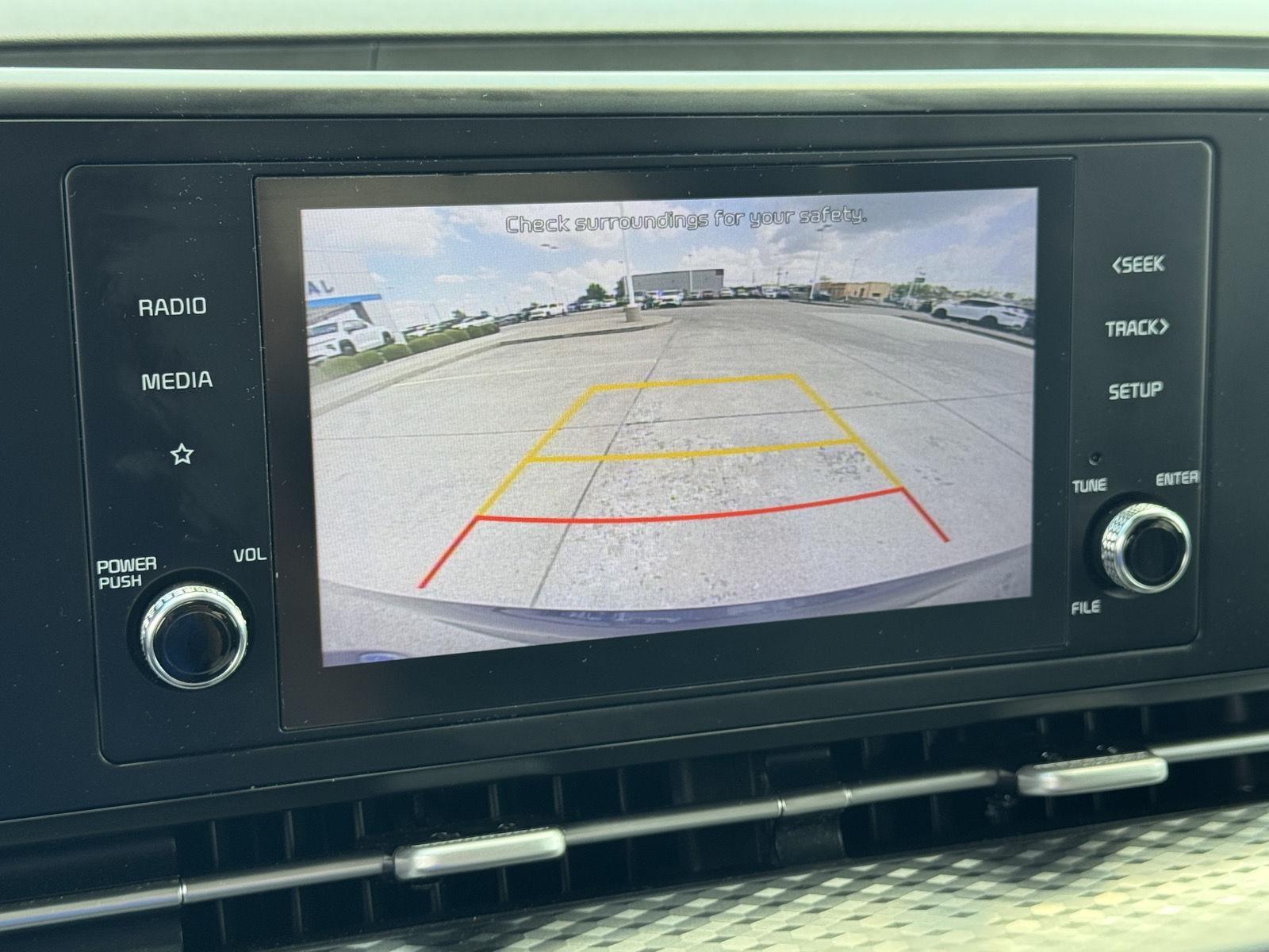 2022 Kia Carnival LX photo 18