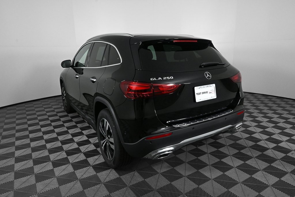 2026 Mercedes Benz GLA 250 photo 3