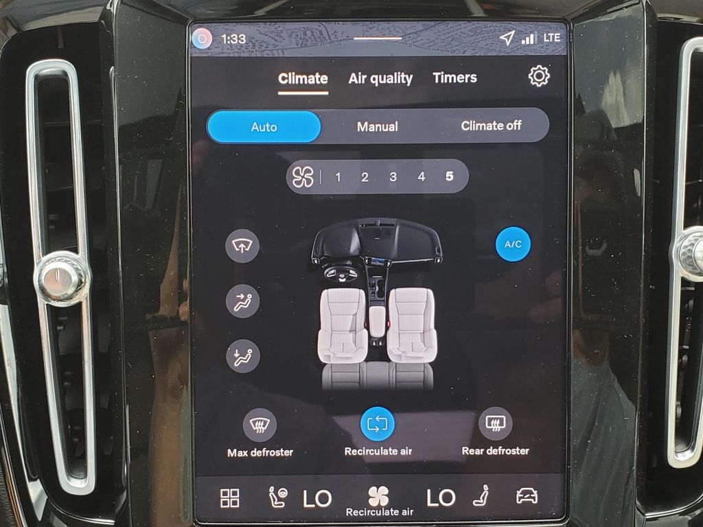 2026 Volvo XC40 photo 10