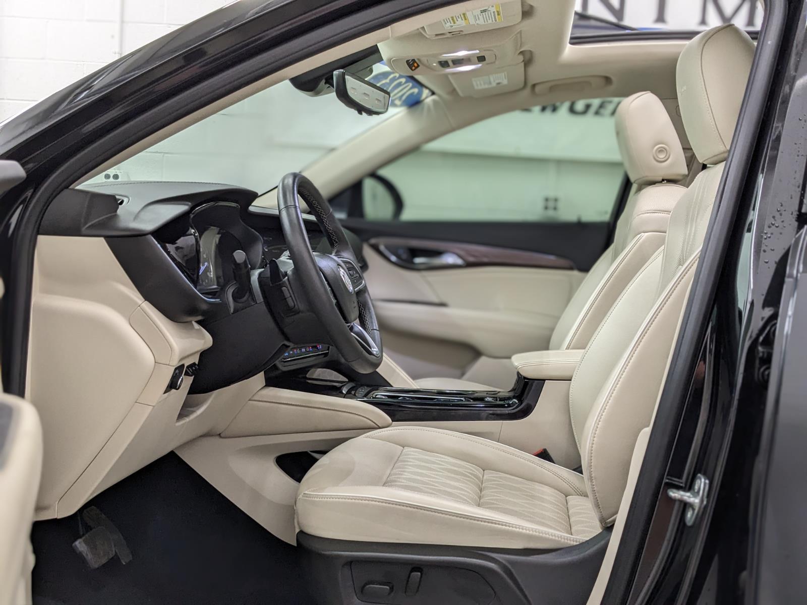 2023 Buick Envision Avenir photo 3