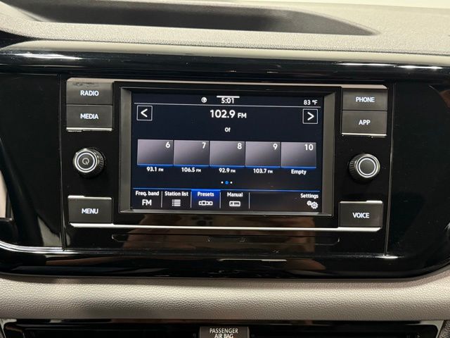 2022 Volkswagen Taos S photo 17