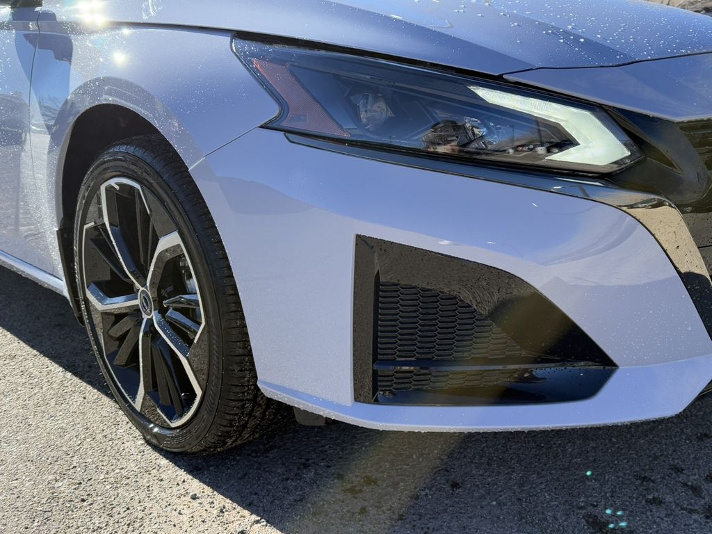 2025 Nissan Altima 2.5 SR photo 2