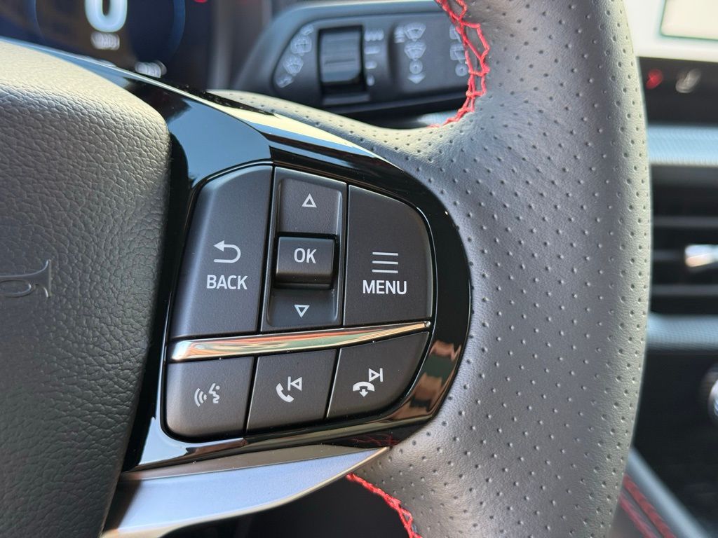 2025 Ford Explorer ST-Line photo 12