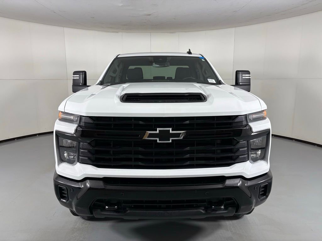 2025 Chevrolet Silverado 2500HD Custom photo 4