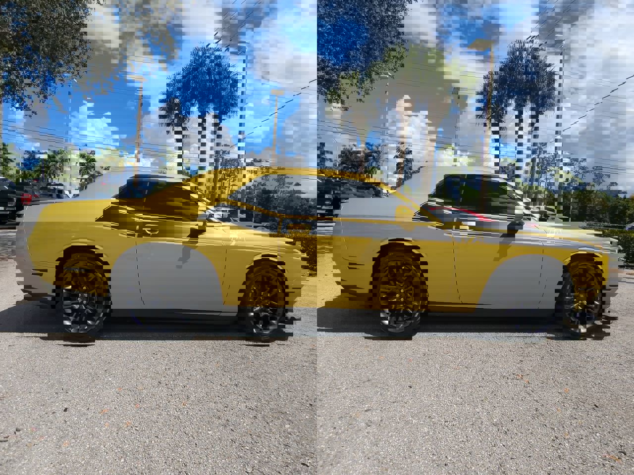 2021 Dodge Challenger R/T photo 4