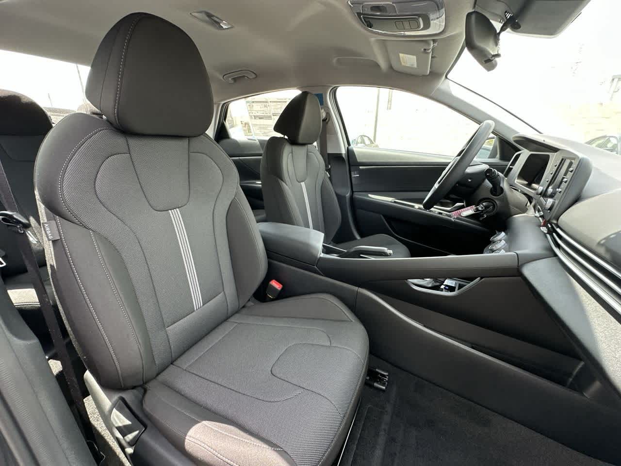 2025 Hyundai Elantra SE photo 25