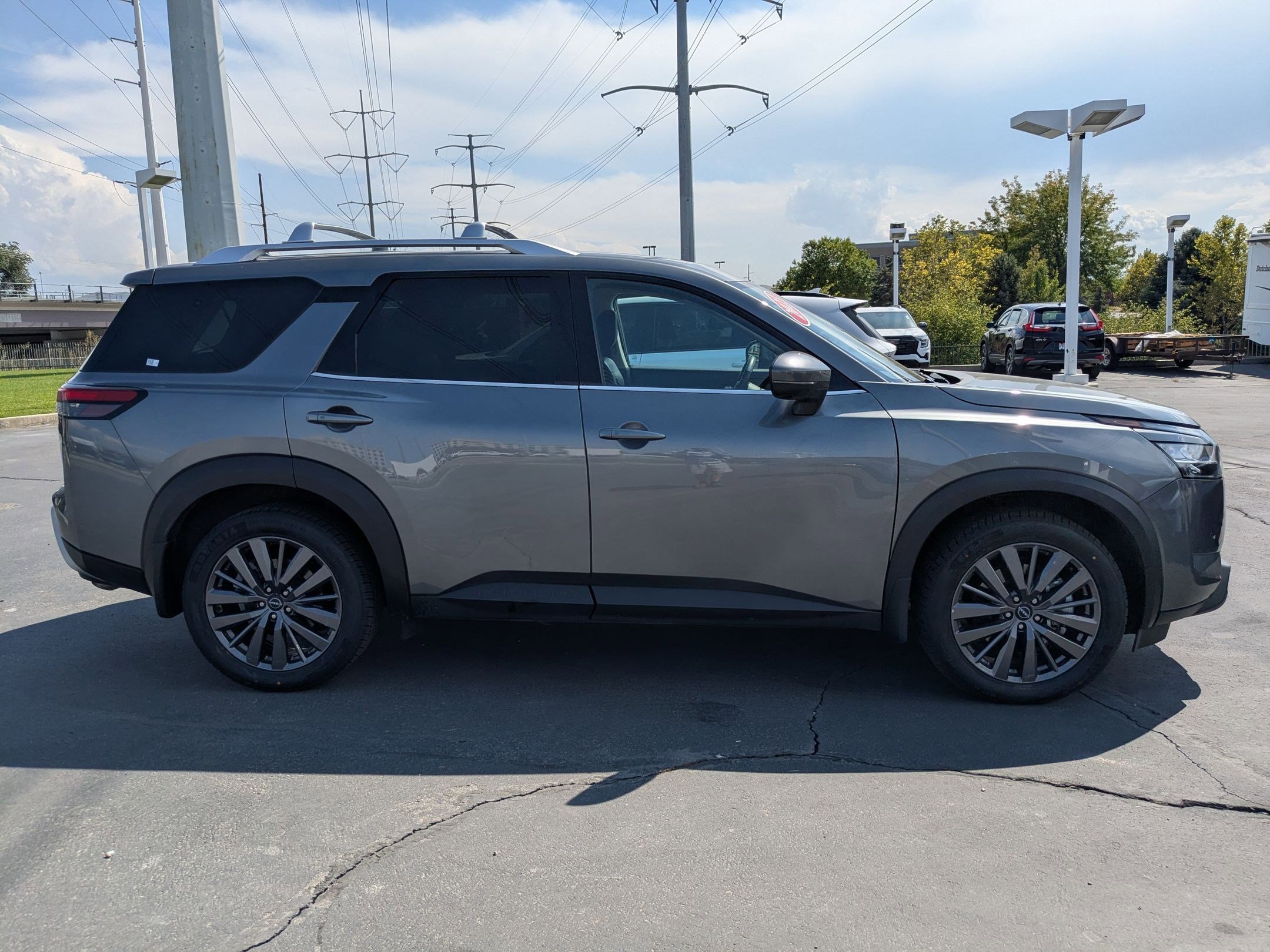 2023 Nissan Pathfinder SL photo 6