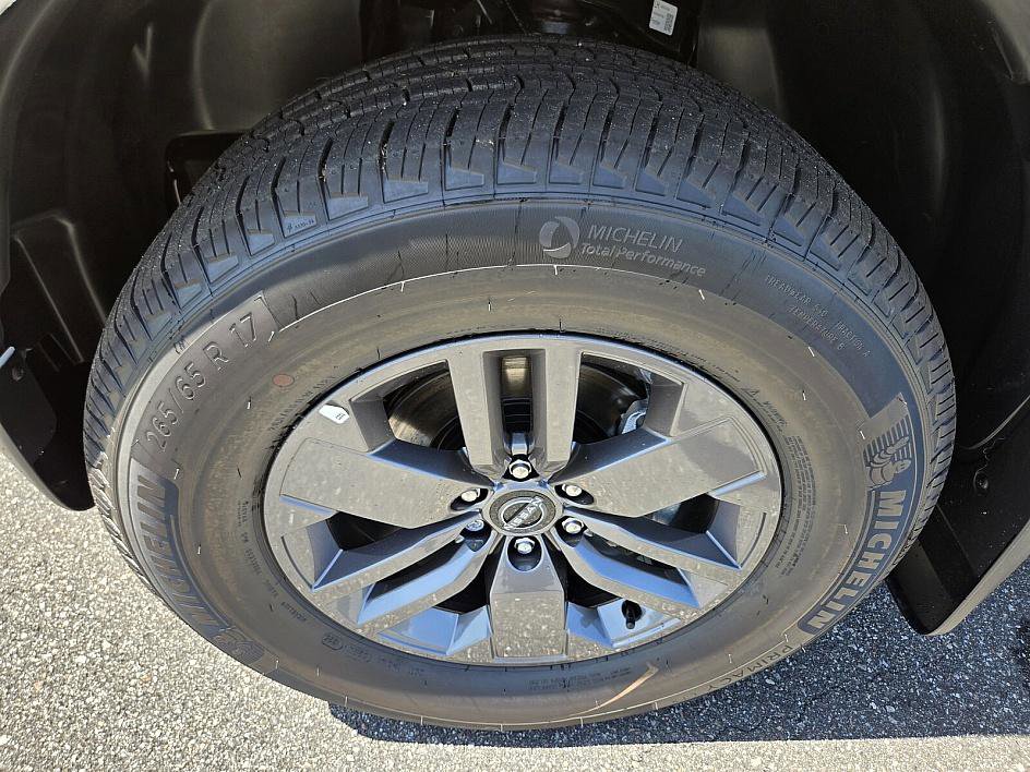 2025 Nissan Frontier Crew Cab SV photo 12