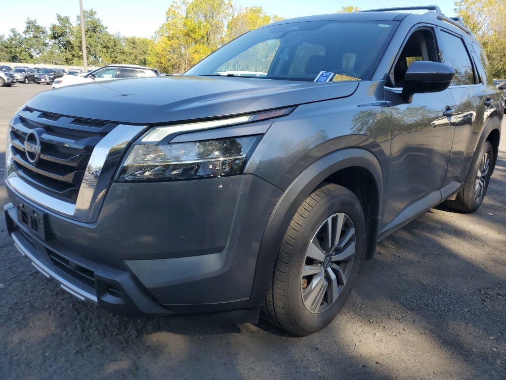 2024 Nissan Pathfinder SL photo 3