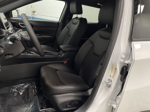 2025 Jeep Compass Latitude Altitude Special Edition photo 2